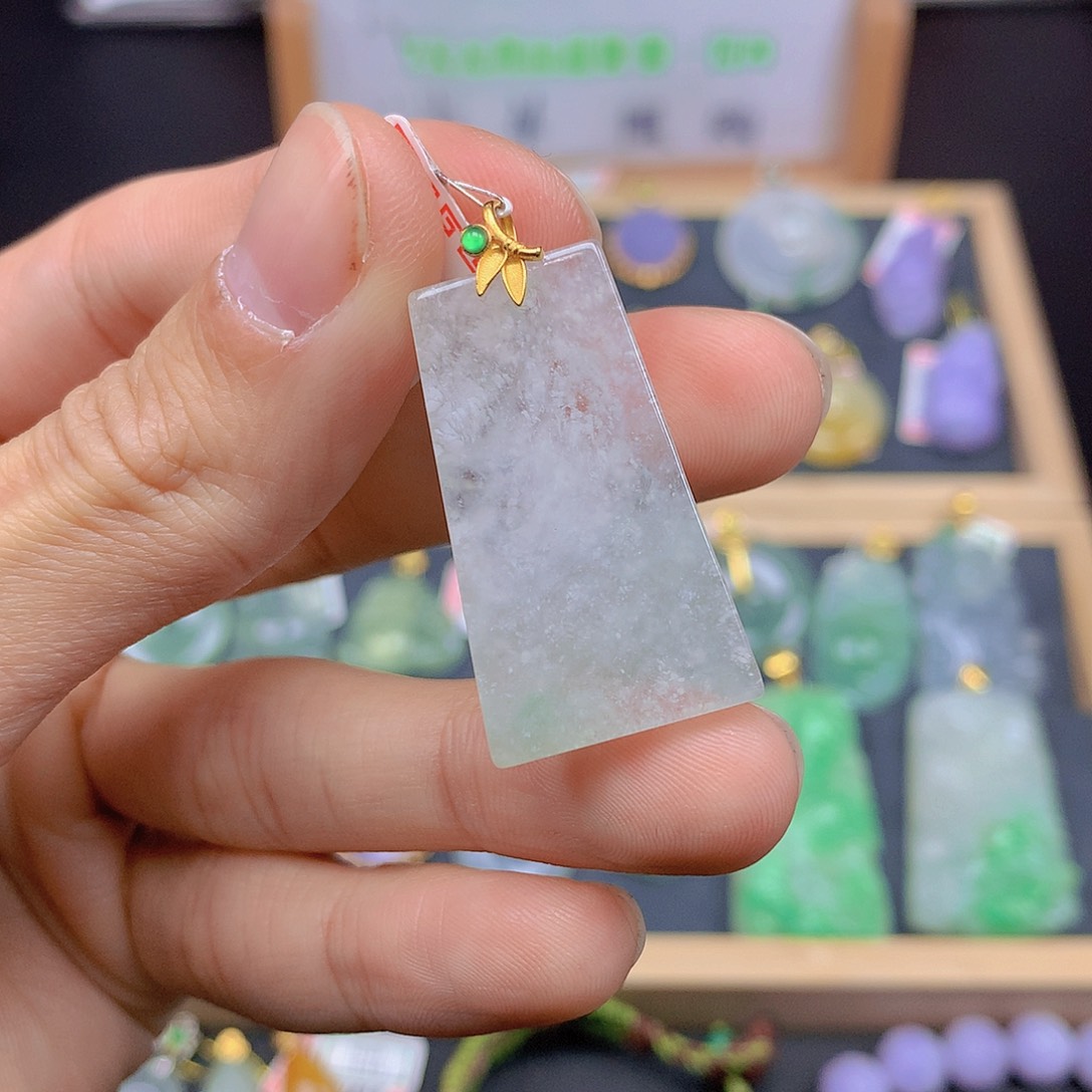 翡翠颈饰18K金镶嵌翡翠