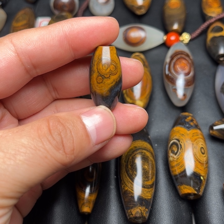 石英质玉珠宝半成品未镶嵌山*