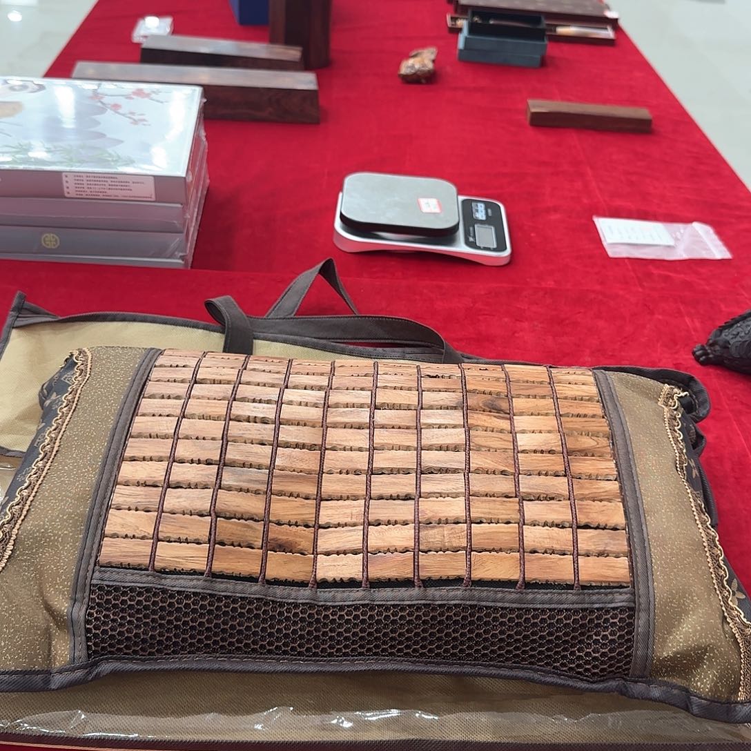 端景台紫檀木类黄花梨枕头