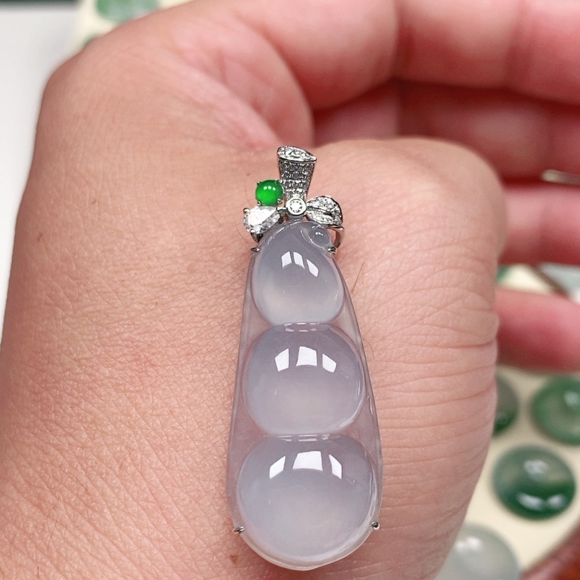 【闪购商品】颈饰18K金镶嵌翡翠【****子