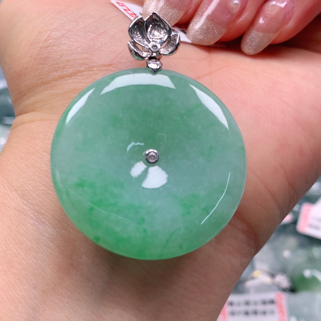 翡翠颈饰18K金镶嵌天然翡翠