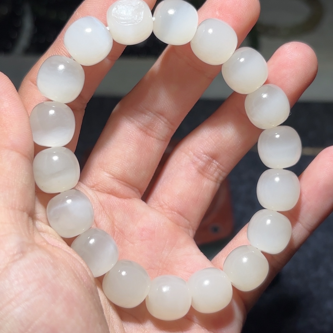 日***方和田玉未镶嵌手链