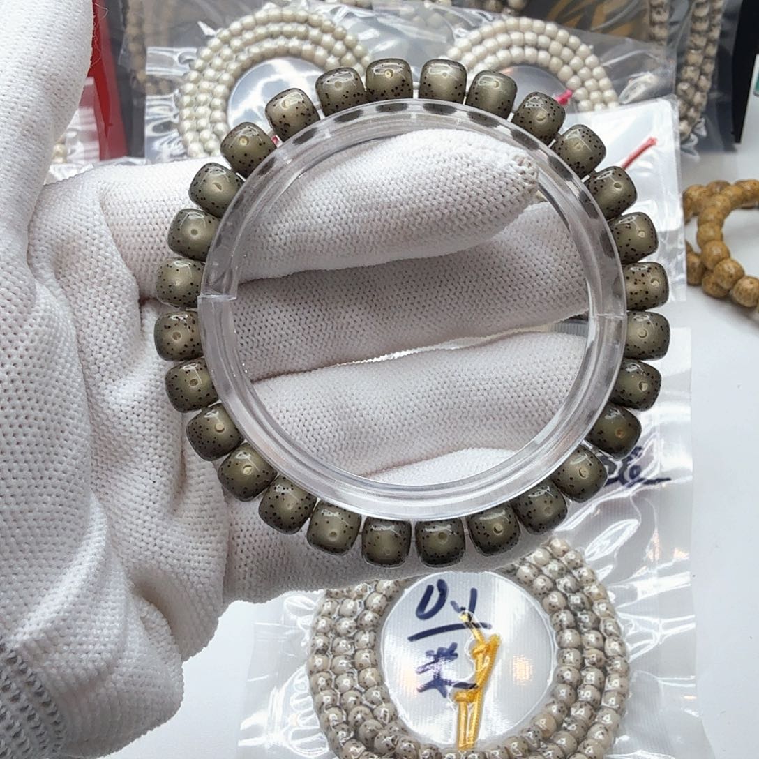 星月菩提吊坠1糯冰帝王绿8左右