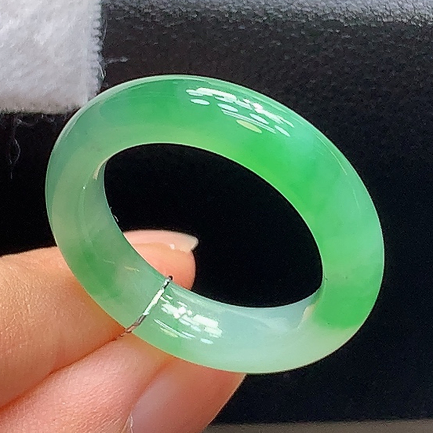天然A货冰绿翡翠戒指大圈口21号内径19.4宽5.8厚4.4mm靓绿戒圈