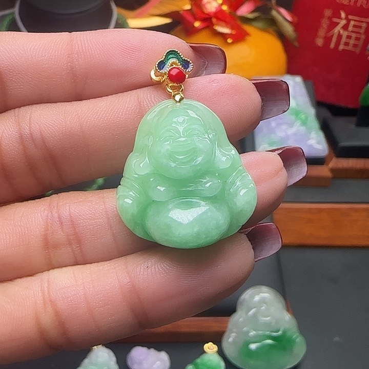 翡翠颈饰未镶嵌佛公
