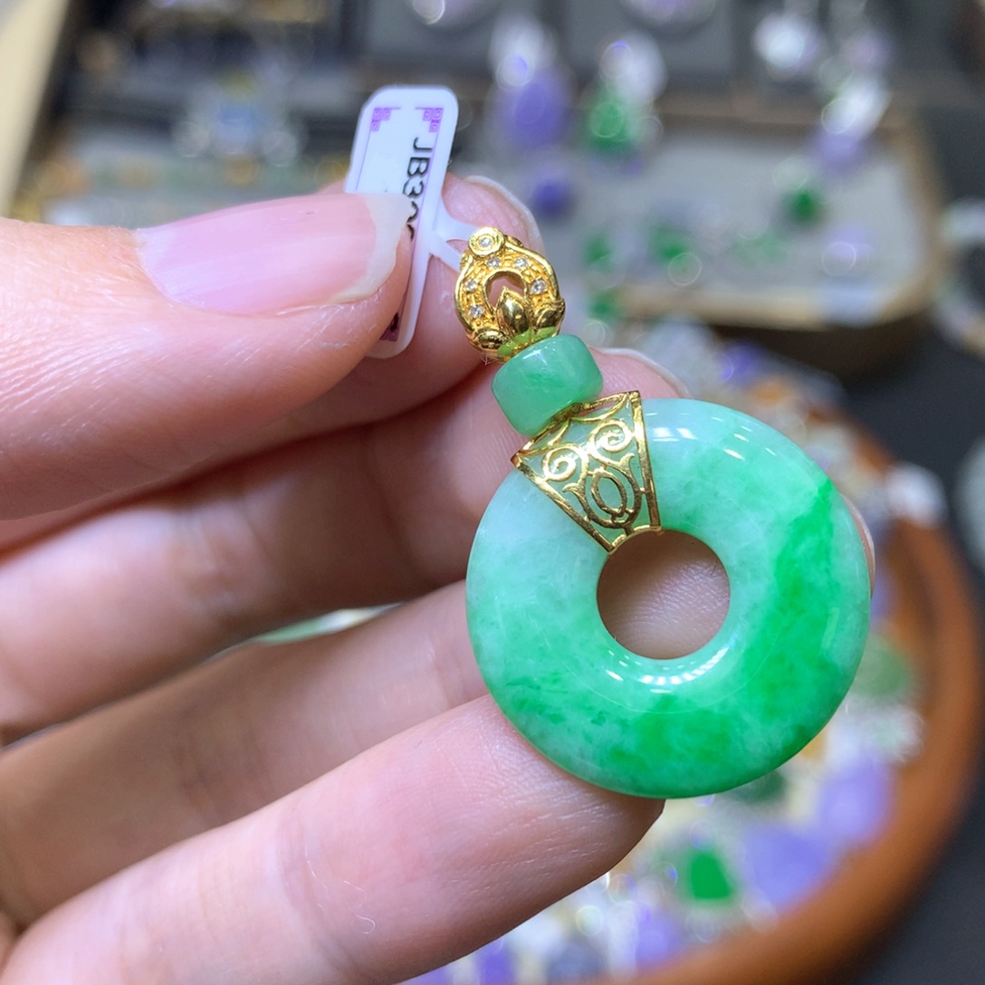 【闪购商品】翡翠颈饰18K金镶嵌翡翠吊坠项链