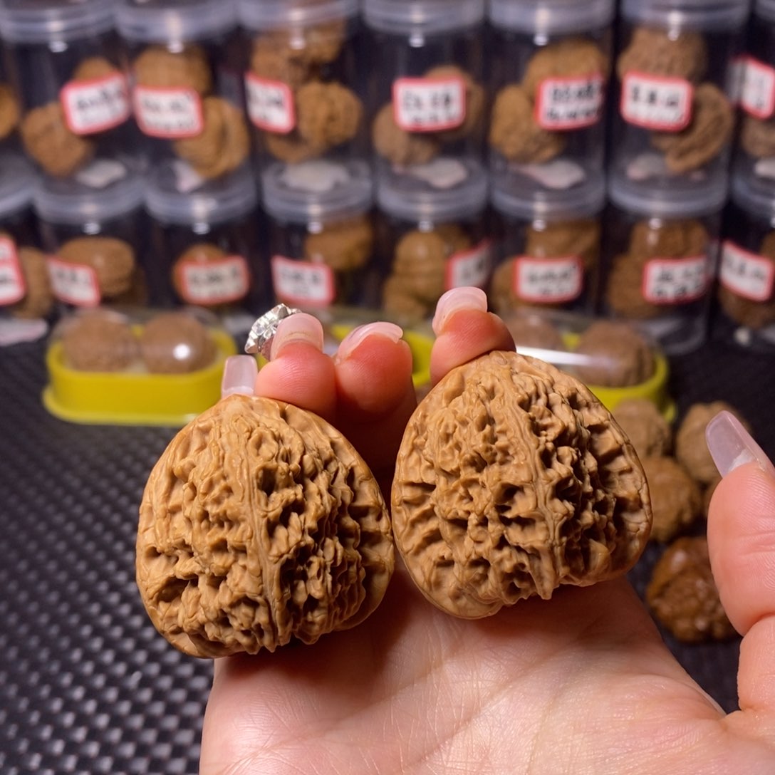 文玩核桃吊坠三角疆42