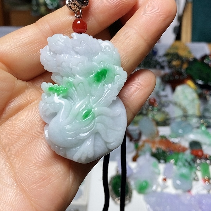 翡翠未镶嵌吊坠(赠链)