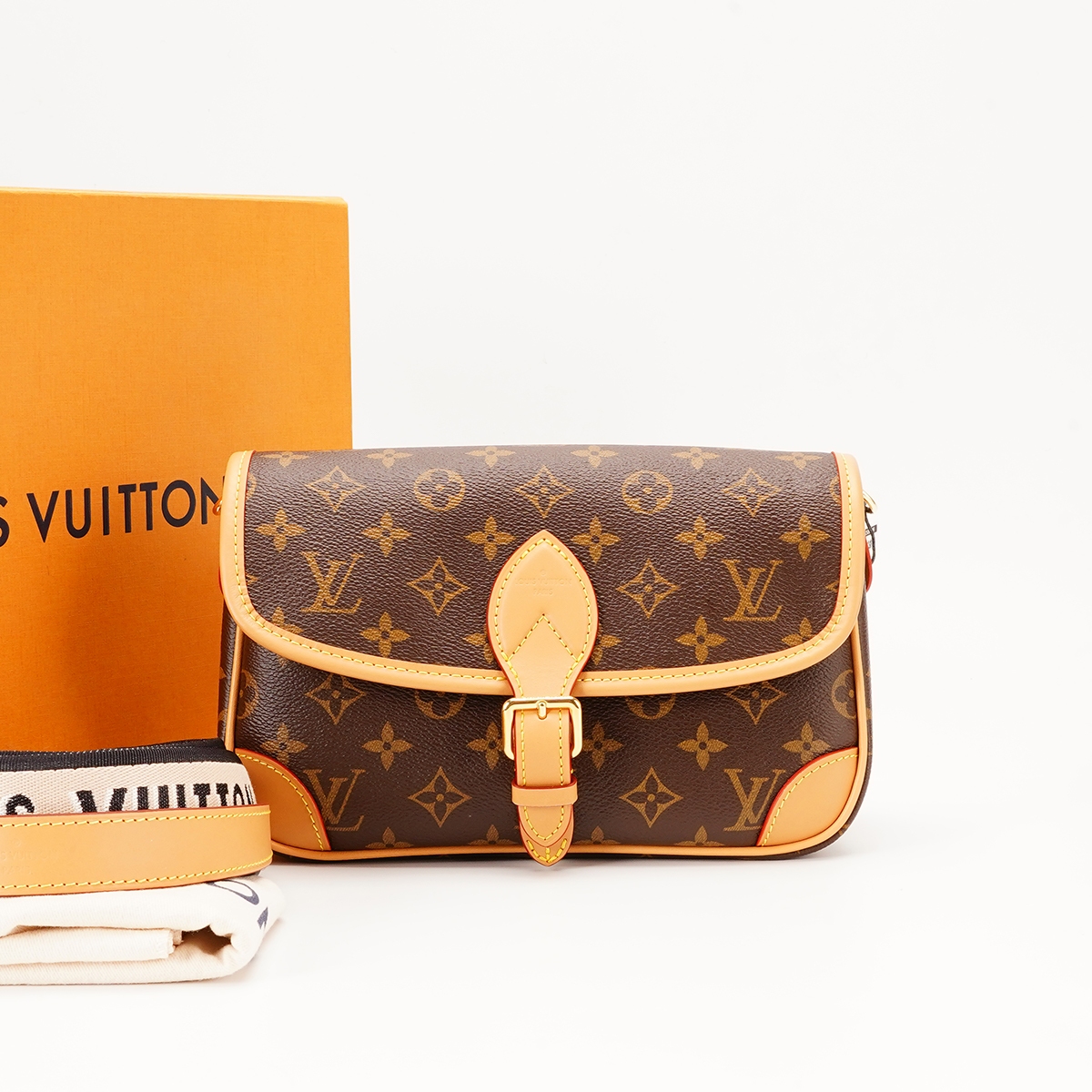 99新 LouisVuitton/路易威登 【林泽】法棍包卡其肩带/98新