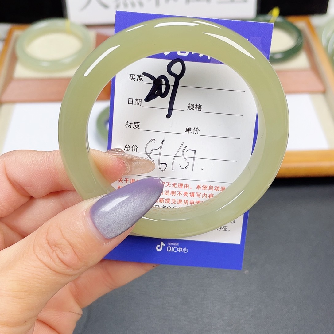 和田玉手镯未镶嵌