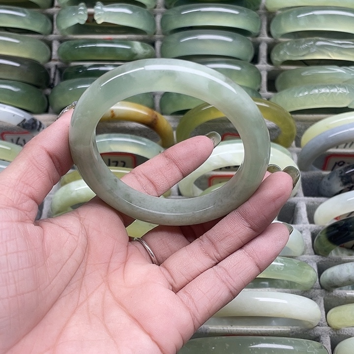 蛇纹石玉未镶嵌手镯170