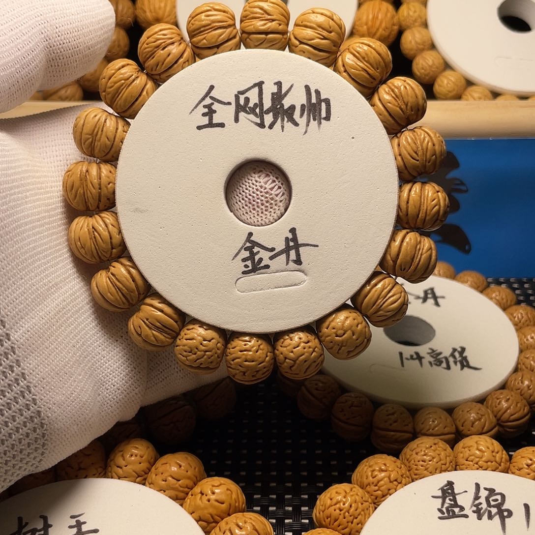 ****う桃木金丹桃核，皮质博，密度大