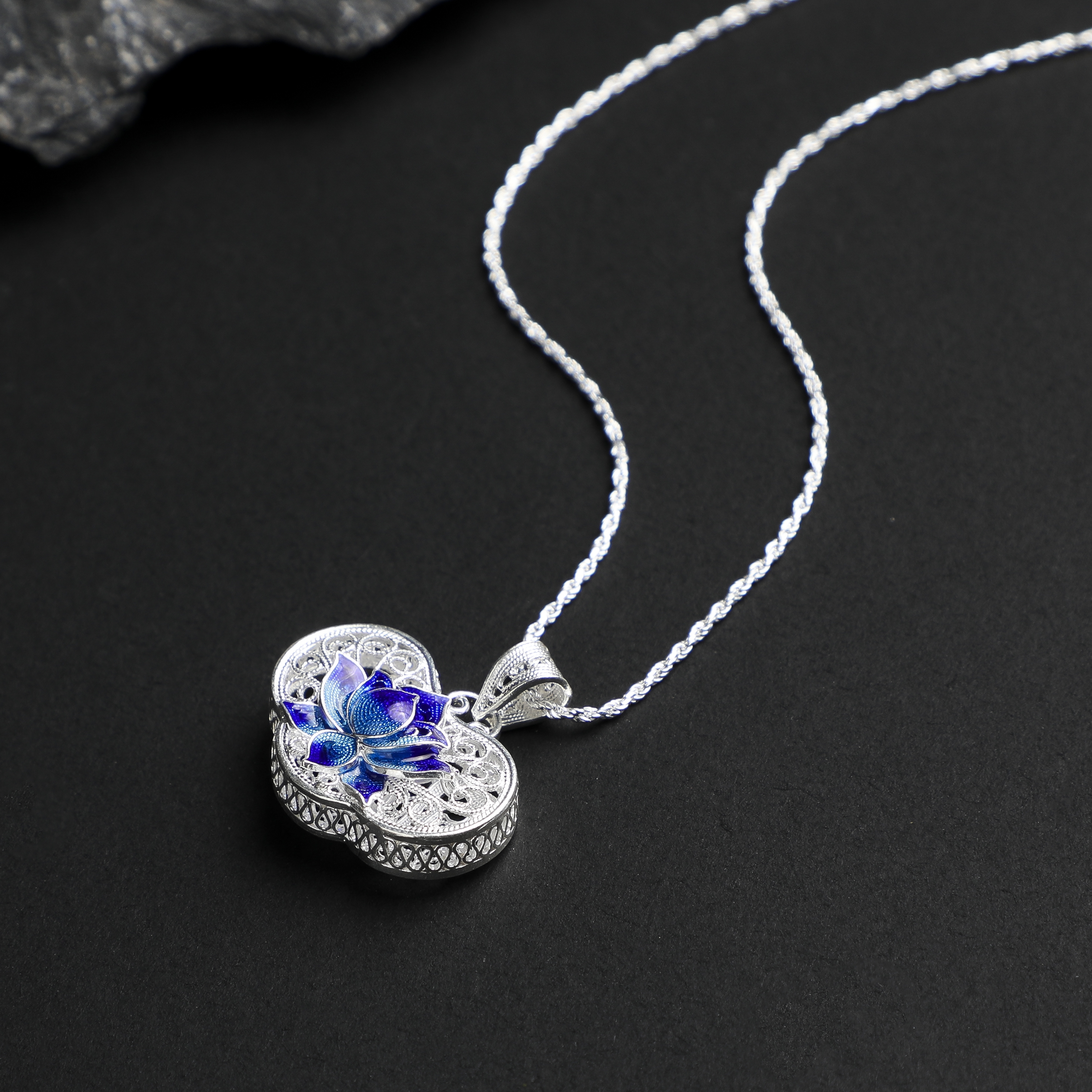 坠链均足银珐琅 （云）镂空珐琅锁包（带链条）