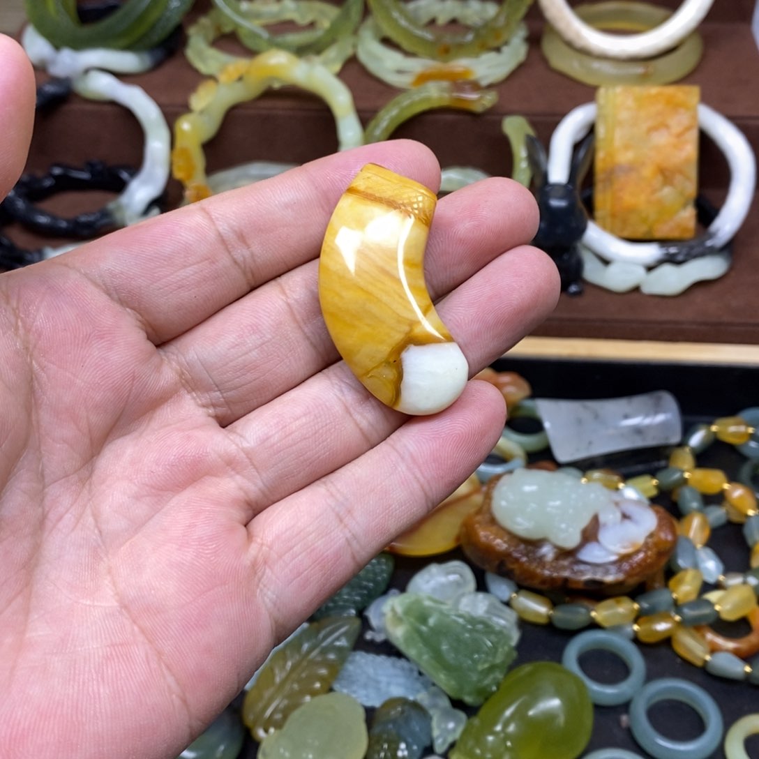 蛇纹石玉吊坠(赠链)未镶嵌