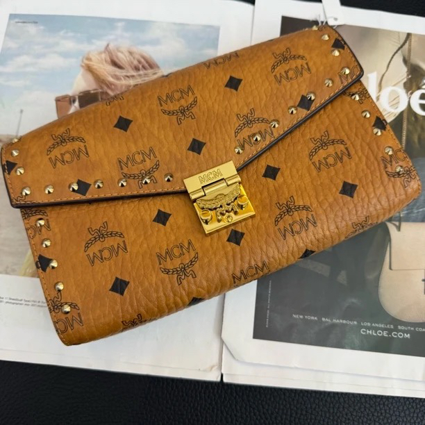 99新 MCM 大麦中古/mcm干邑色铆钉信封链条/斜挎包