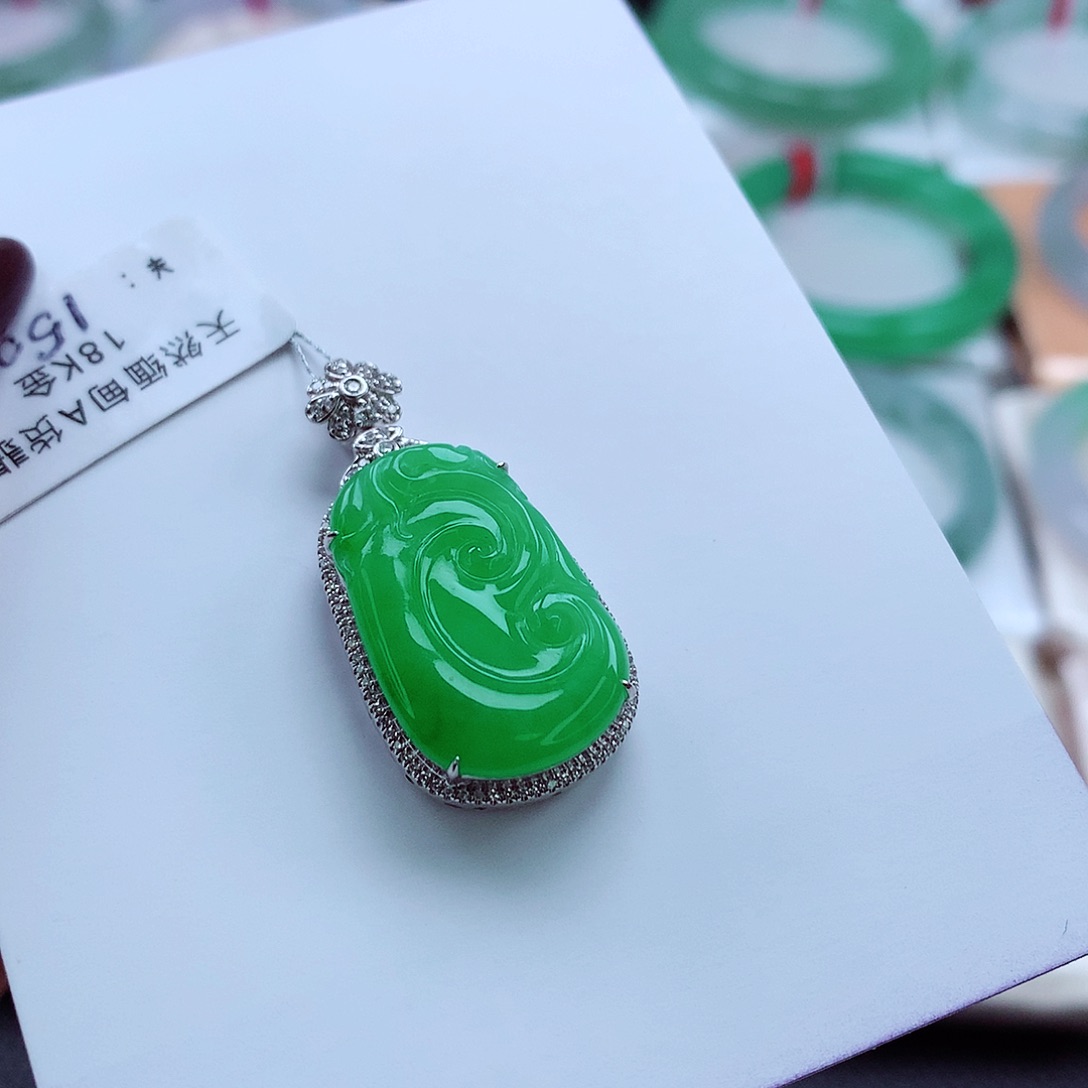 翡翠吊坠(不含链)18K金镶嵌辣阳绿 事事如意 超强推