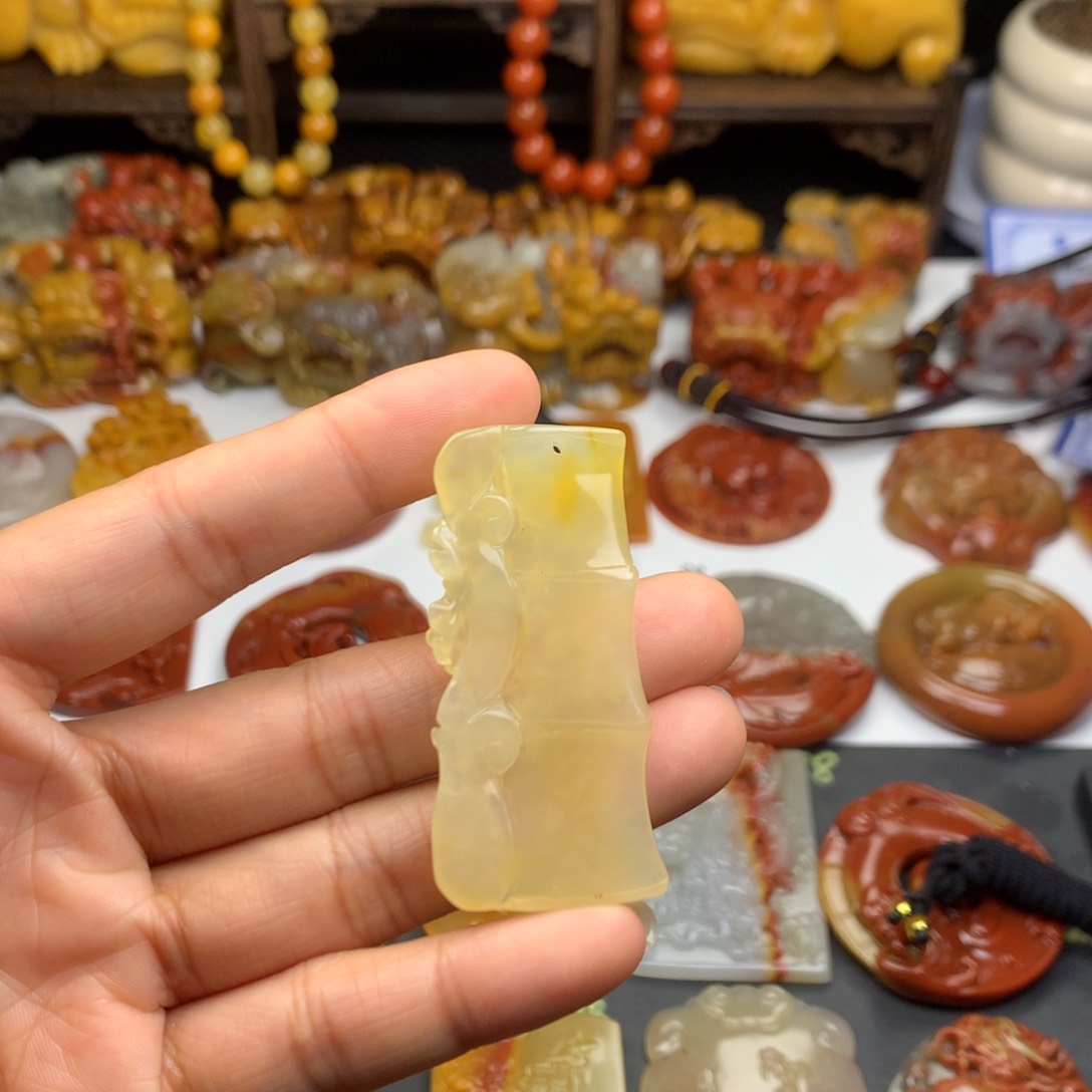 石英质玉（黄龙玉）挂件未镶嵌