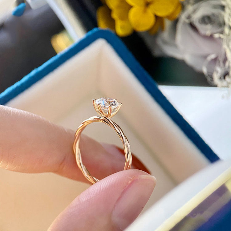 925银莫桑石戒指 藤蔓麻花钻戒1克拉婚戒独特设计款时尚百搭女戒