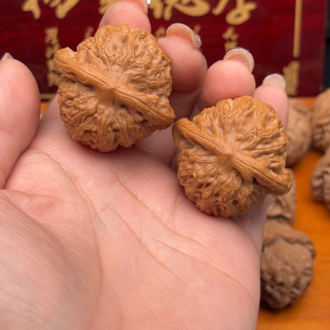 文玩核桃吊坠龙脉