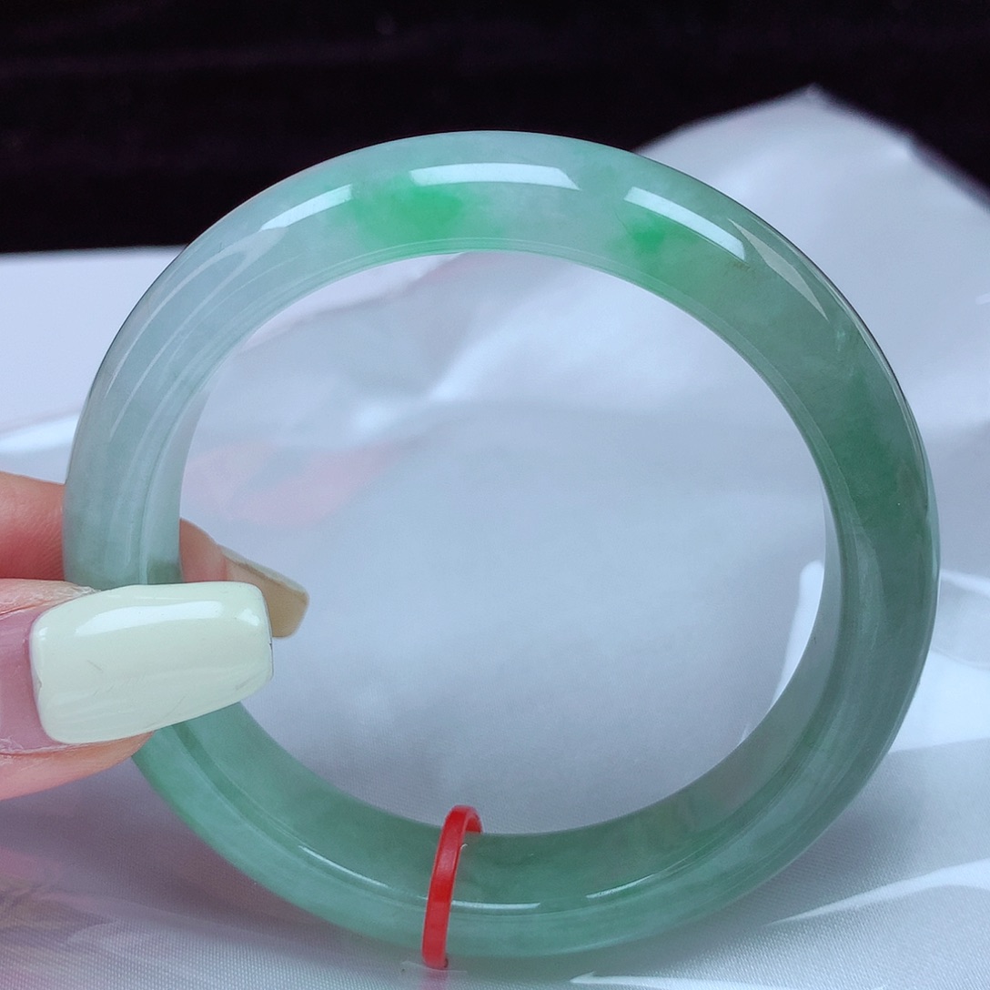 翡翠手镯未镶嵌56圈