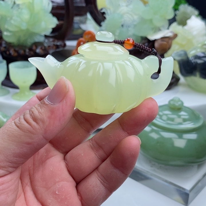 岫玉四大名玉手把件未镶嵌