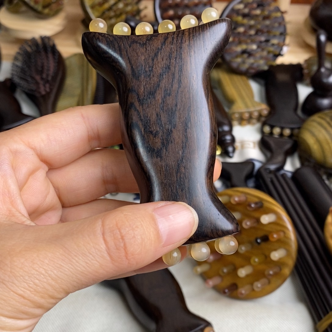 瑕疵紫光檀按摩梳子