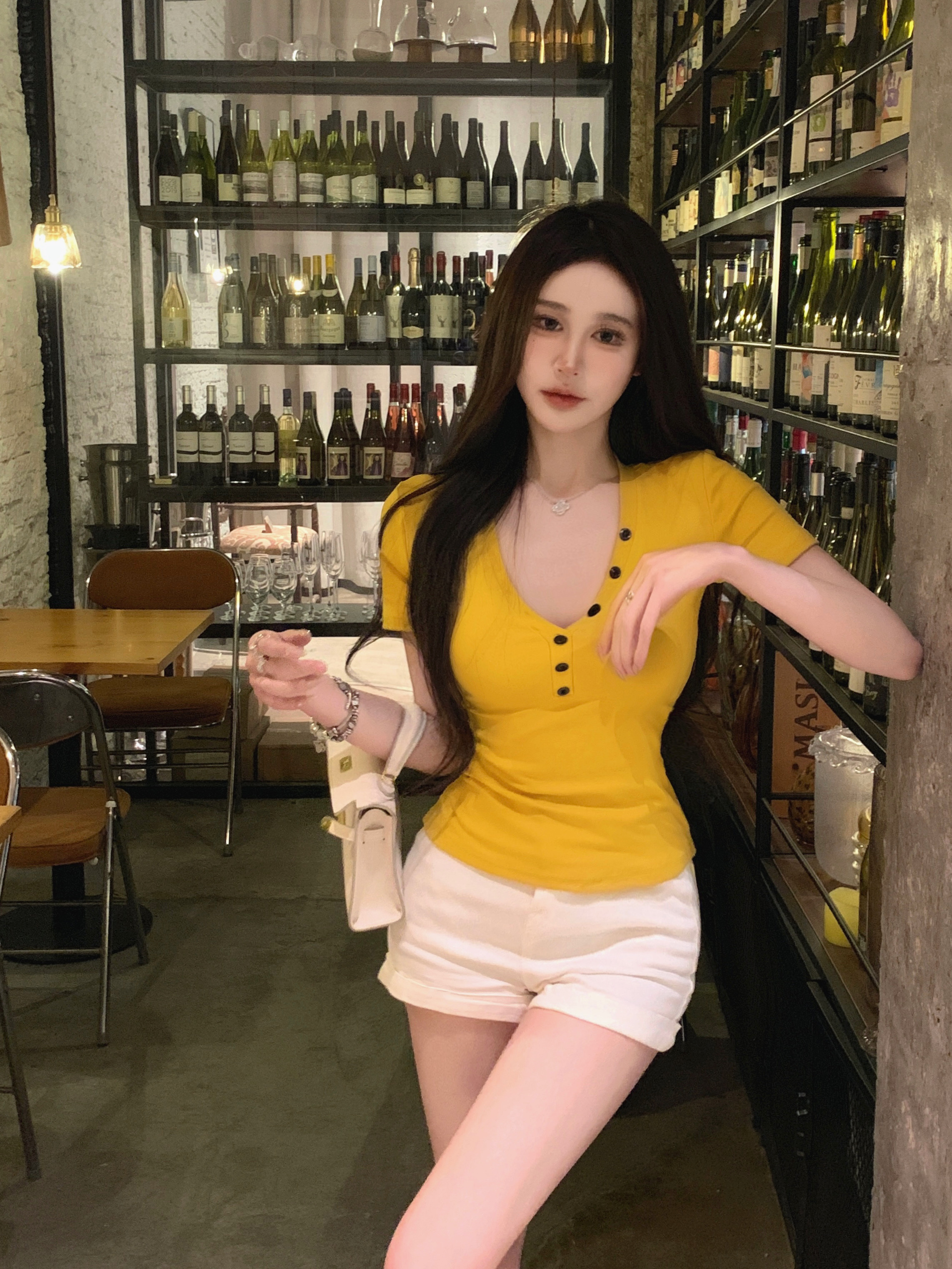 辣妹黄色v领短袖T恤女夏季新款纯欲风修身收腰弹力紧身显身材上衣