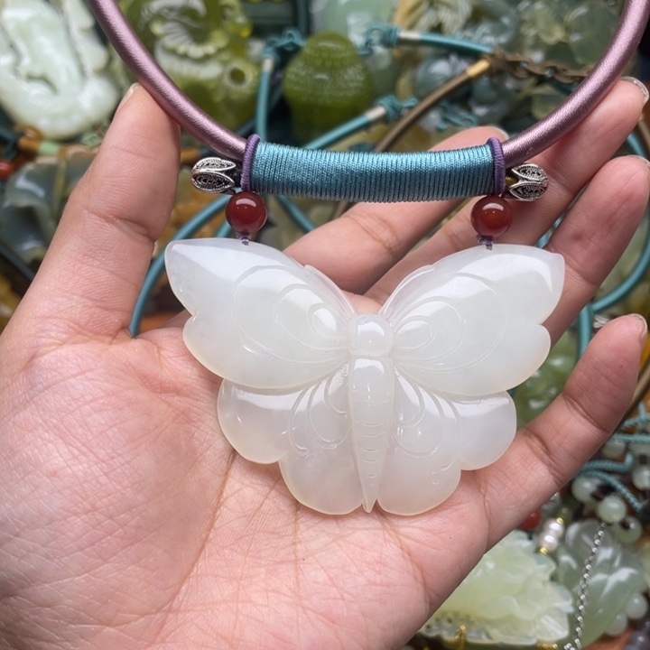 蛇纹石玉吊坠合金