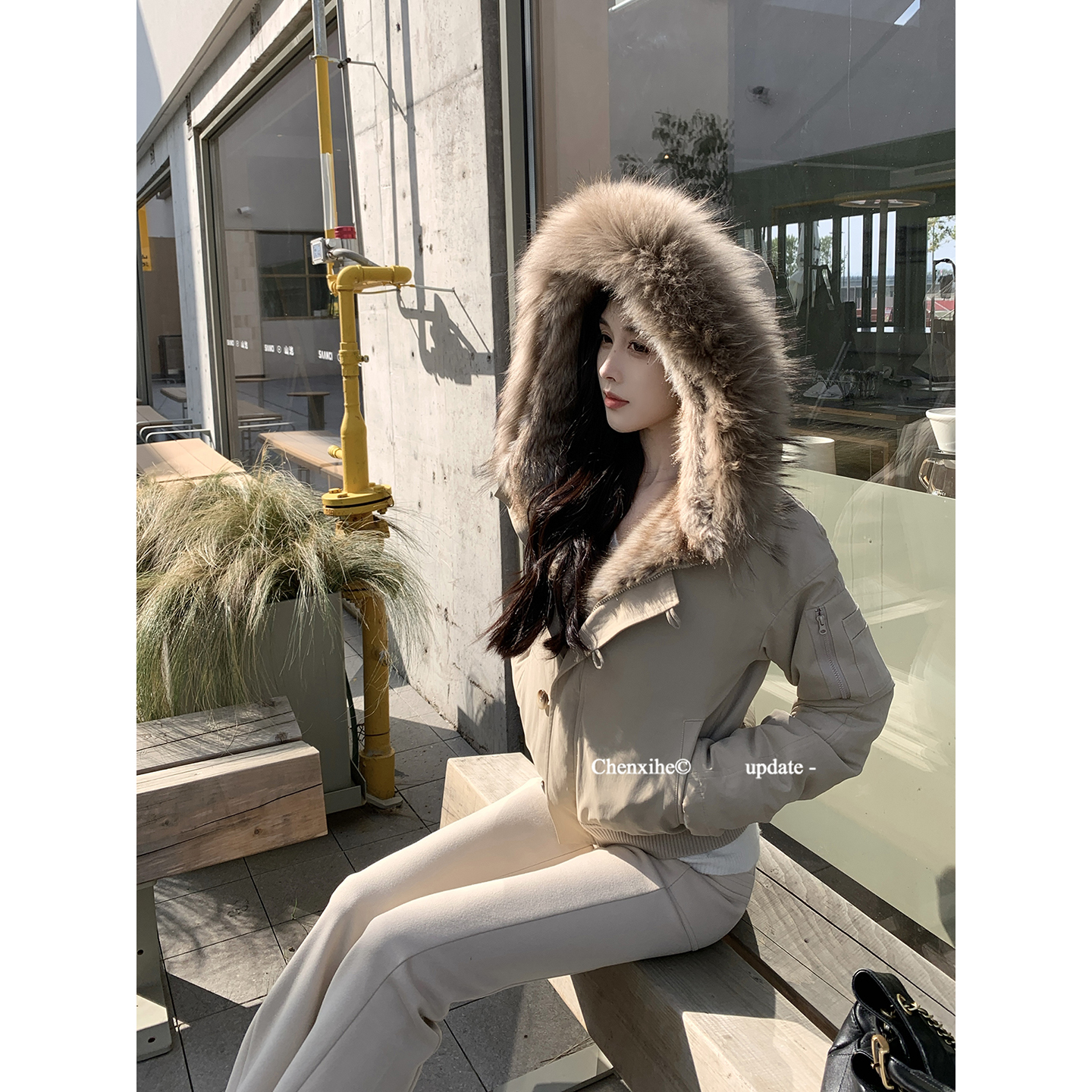 何晨曦 防风保暖短款派克外套显高显瘦冬季新款夹克上衣 T1302W