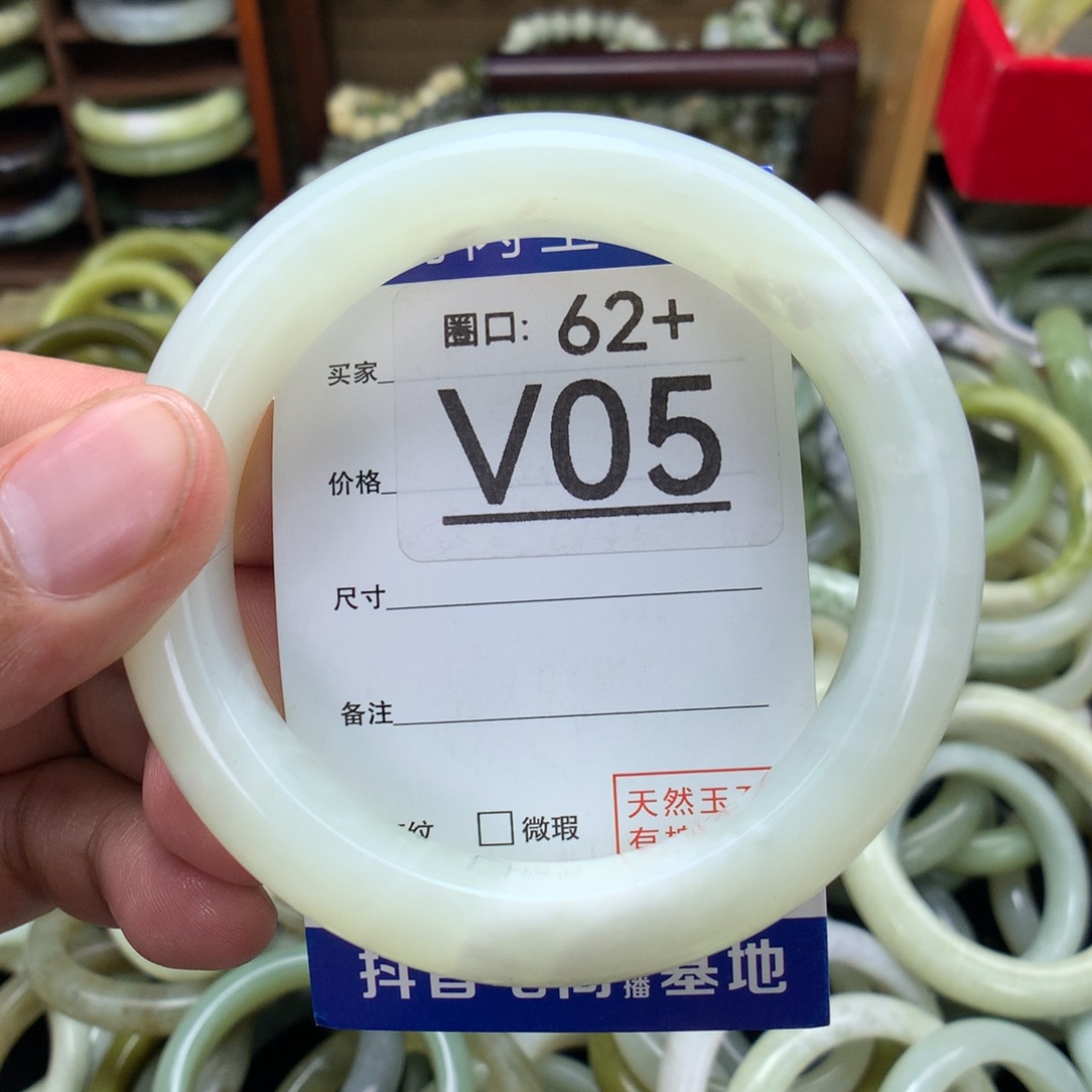 未镶嵌绿泥石云母质玉（岫岩玉）手镯