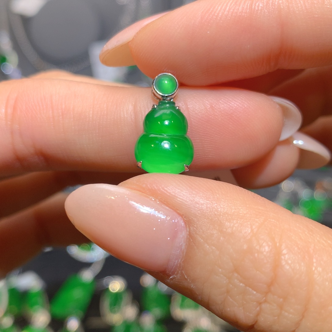 翡翠颈饰18K金镶嵌葫芦