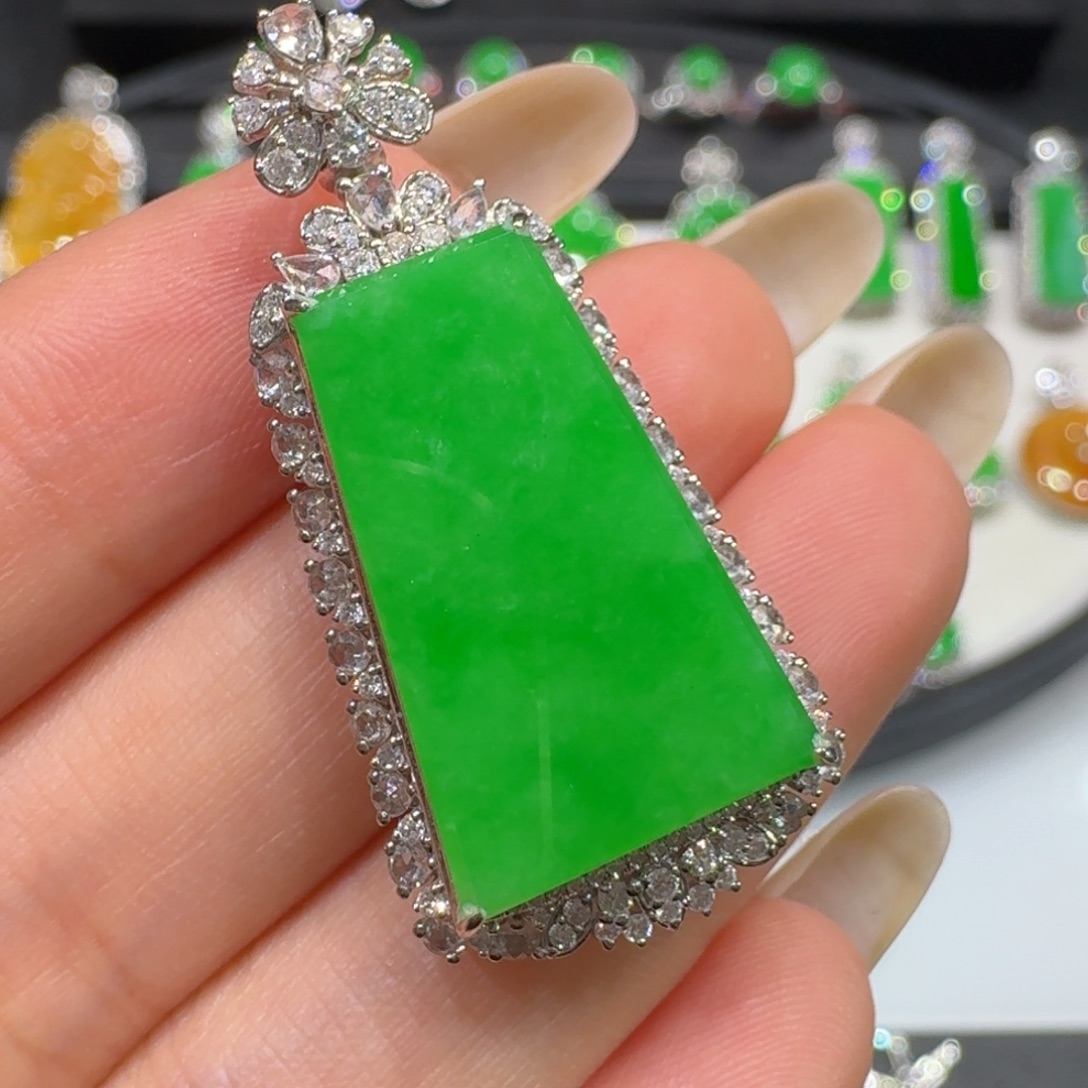 翡翠18K金镶嵌颈饰收到货48小时鉴赏期