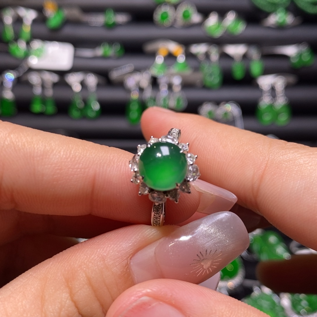 翡翠戒指18K金镶嵌天然翡翠