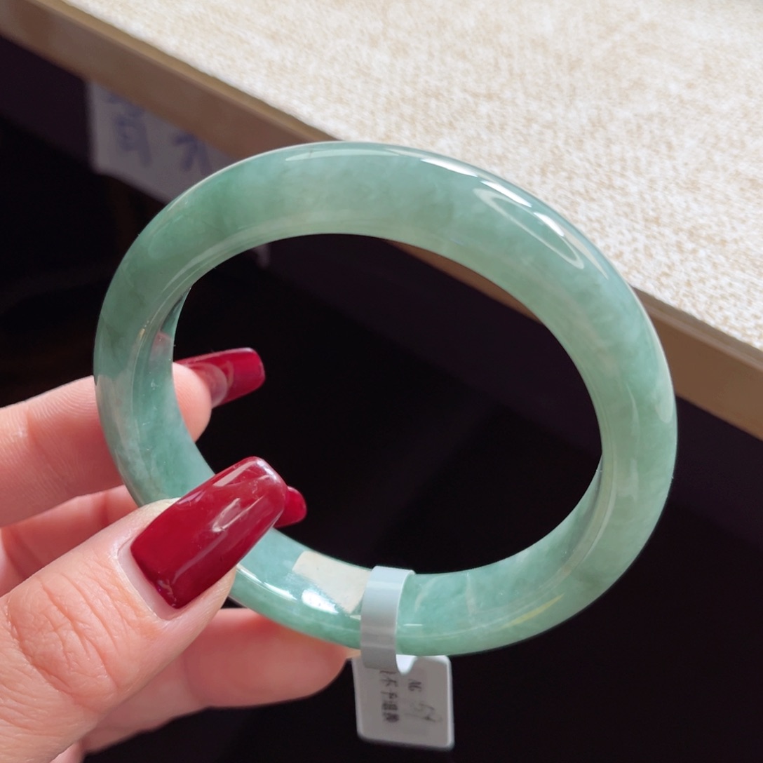 翡翠手镯未镶嵌手镯