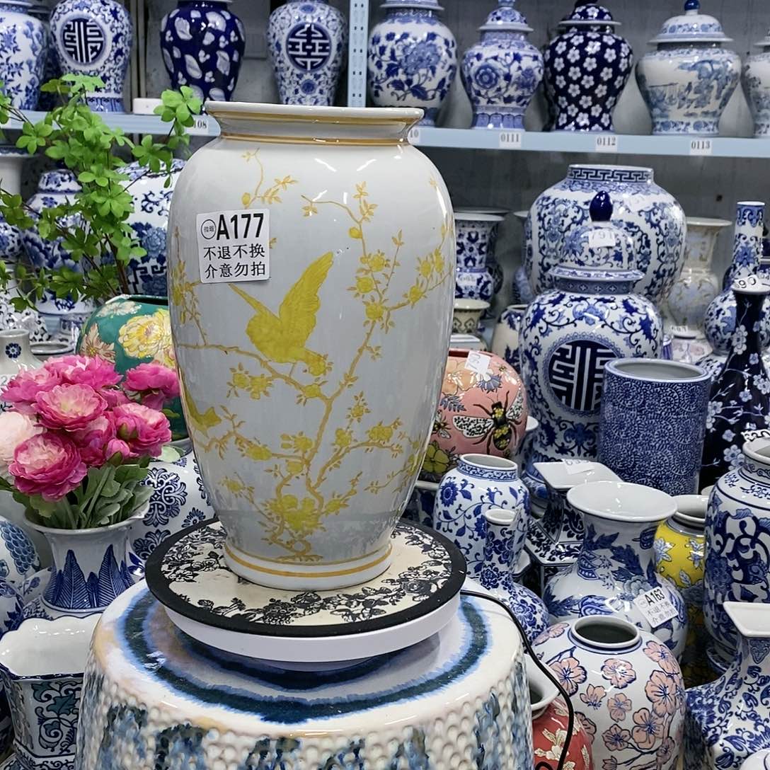 【闪购商品】摆件萝卜瓶瓷器摆件………………………………