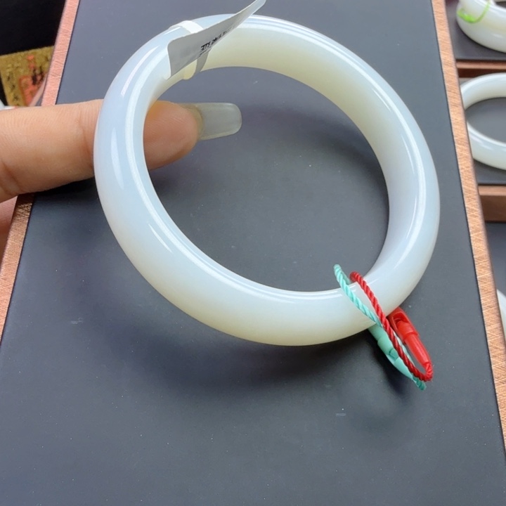 果***爱和田玉（白玉）手镯未镶嵌