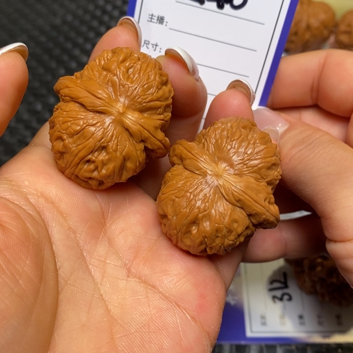 文玩核桃手串240元宝40