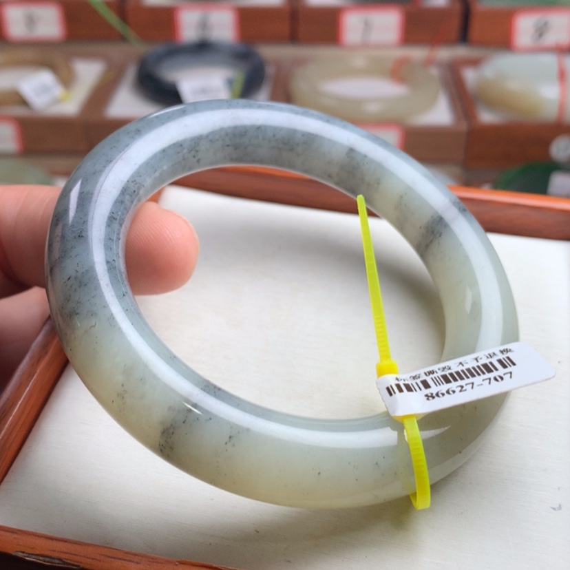 【闪购商品】和田玉手镯未镶嵌伟*吖