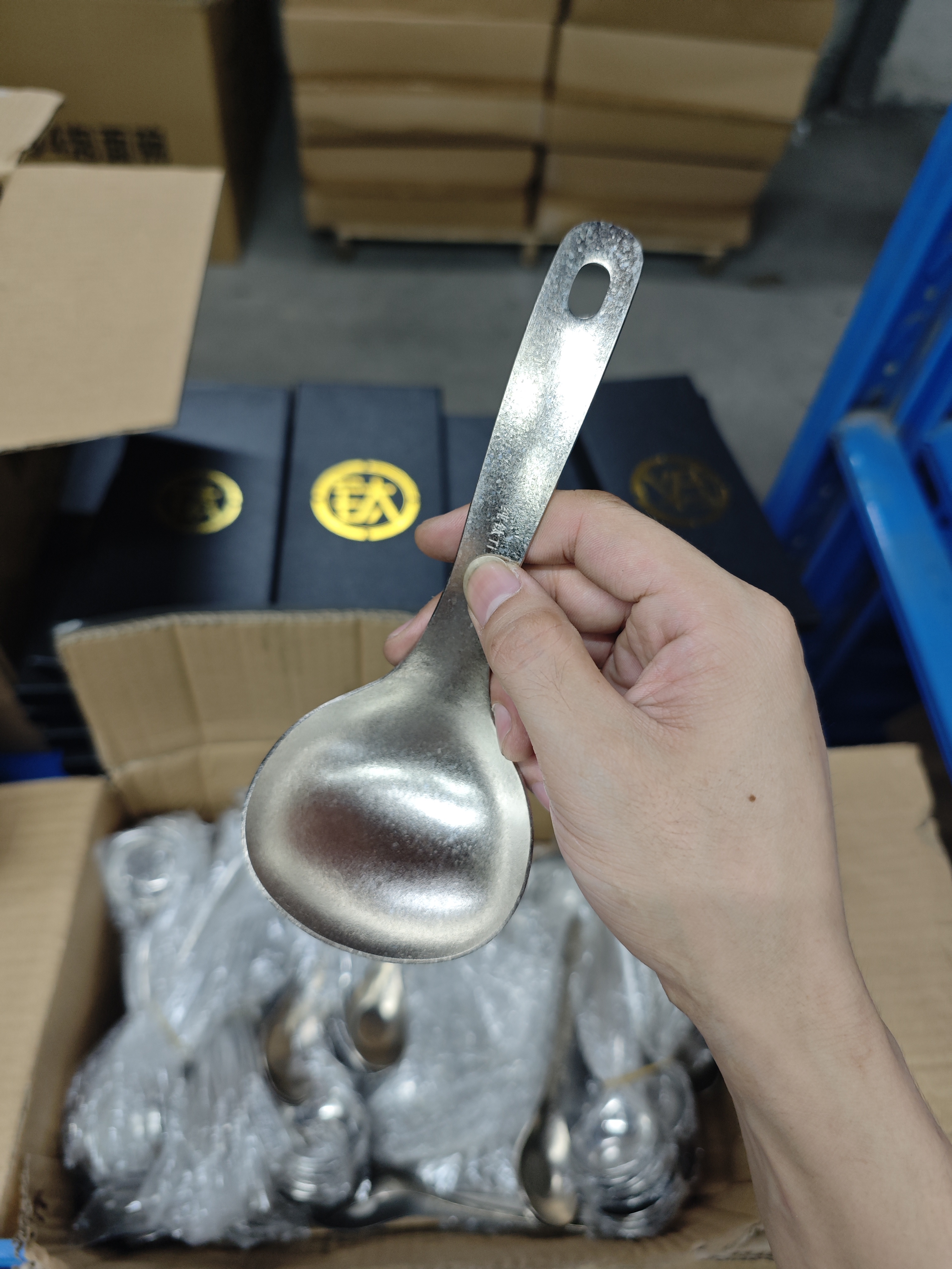 纯钛加厚深长柄不锈钢家用勺子吃饭西瓜汤叉子学生餐具创意高颜值