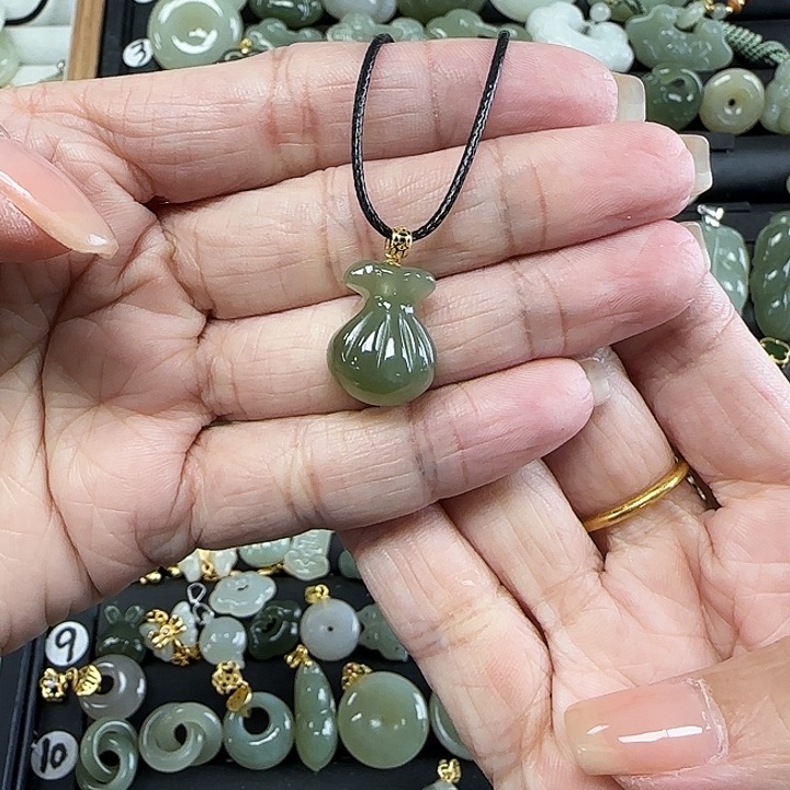 和田玉18K金镶嵌吊坠(不含链)