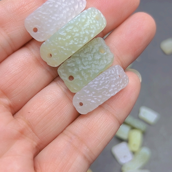 和田玉颈饰未镶嵌咔**叽