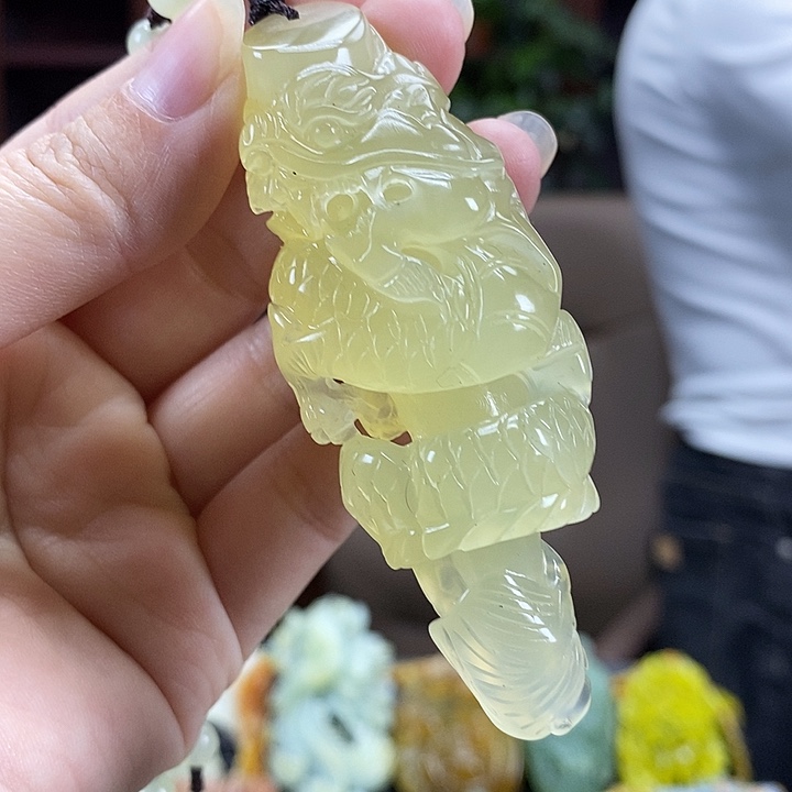蛇纹石玉未镶嵌颈饰