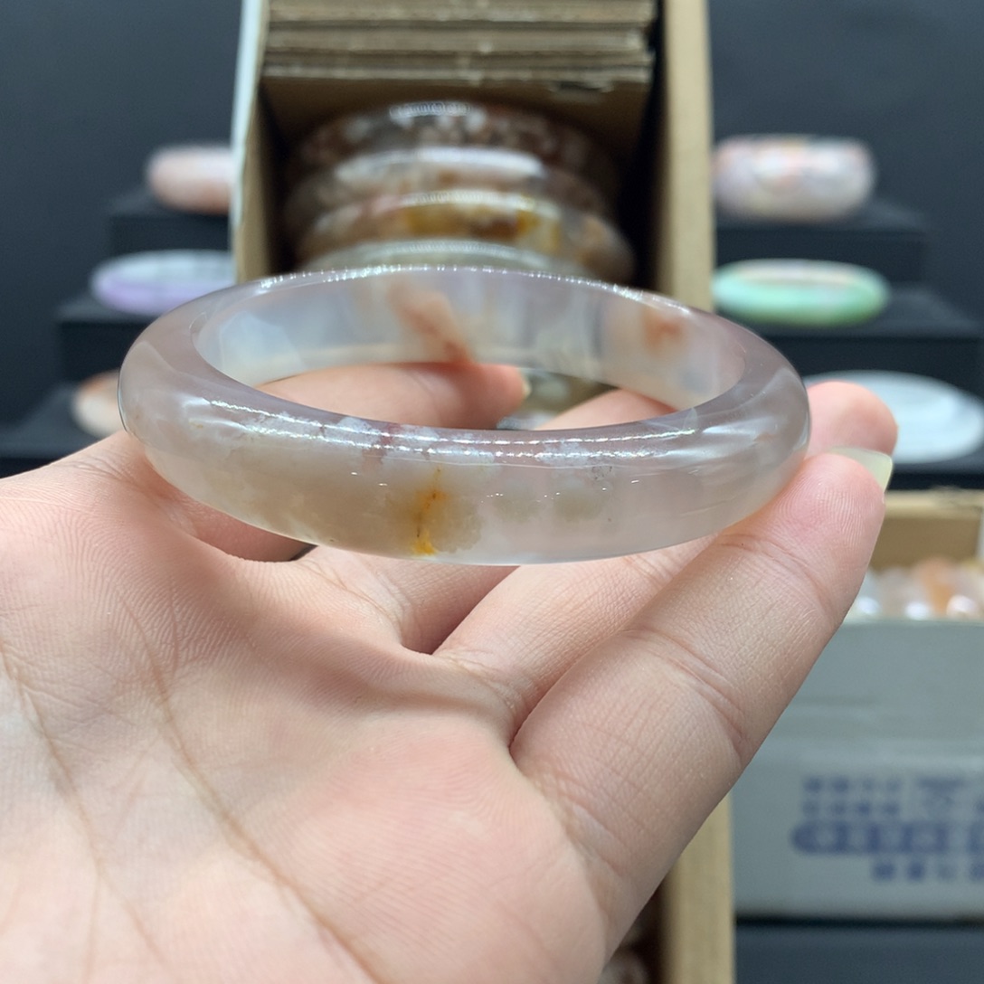 【闪购商品】玛瑙/玉髓手镯未镶嵌莫**姐