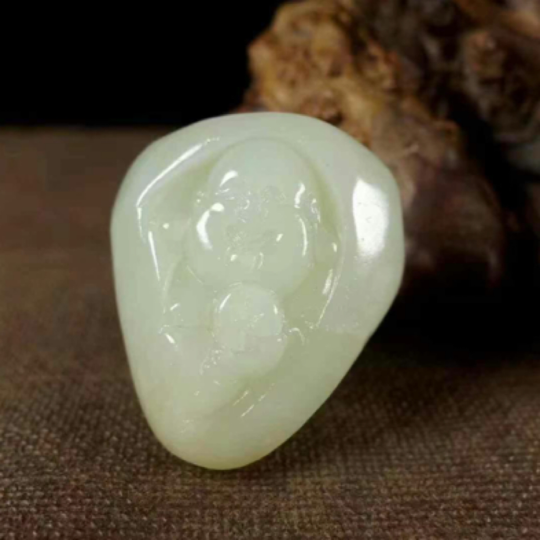 【弥勒佛】• 守护平安 材质：和田玉•白玉 规格：39×34×19mm HTY16