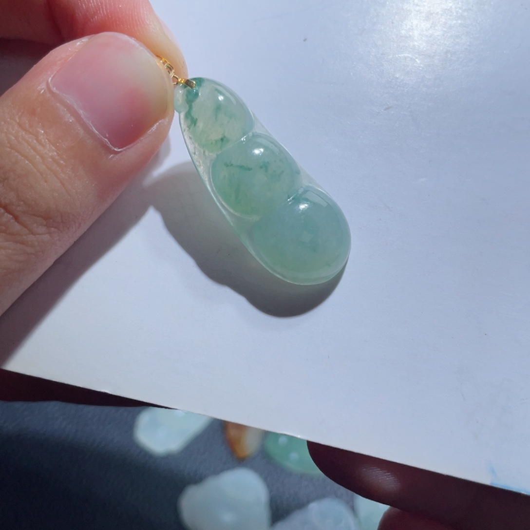 翡翠18K金镶嵌颈饰翡翠