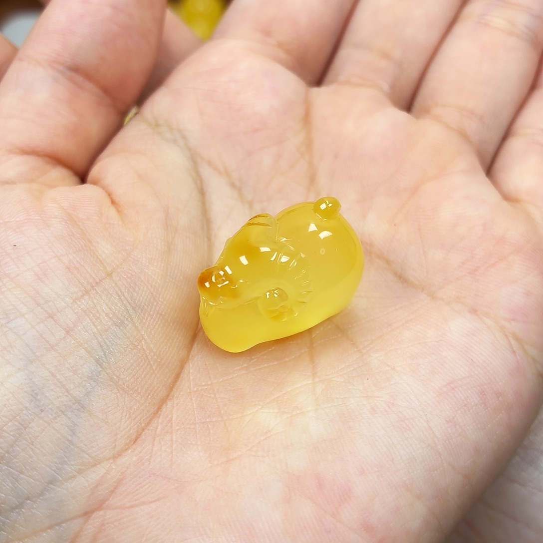 未镶嵌颈饰蜜蜡焦皮小羊