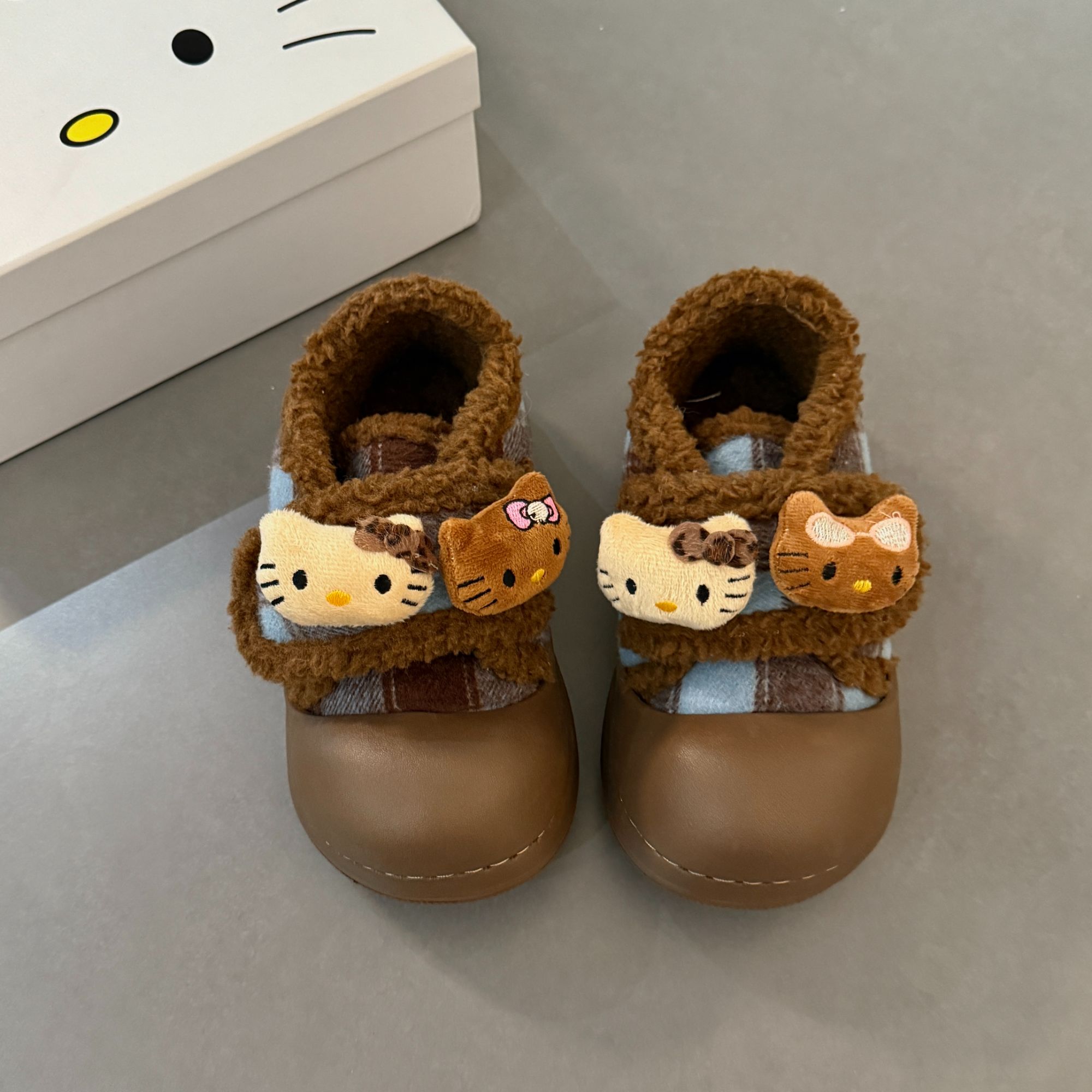 暖之缘可爱卡通黑皮kt棉鞋女2025新款外穿厚底居家保暖加绒毛毛拖