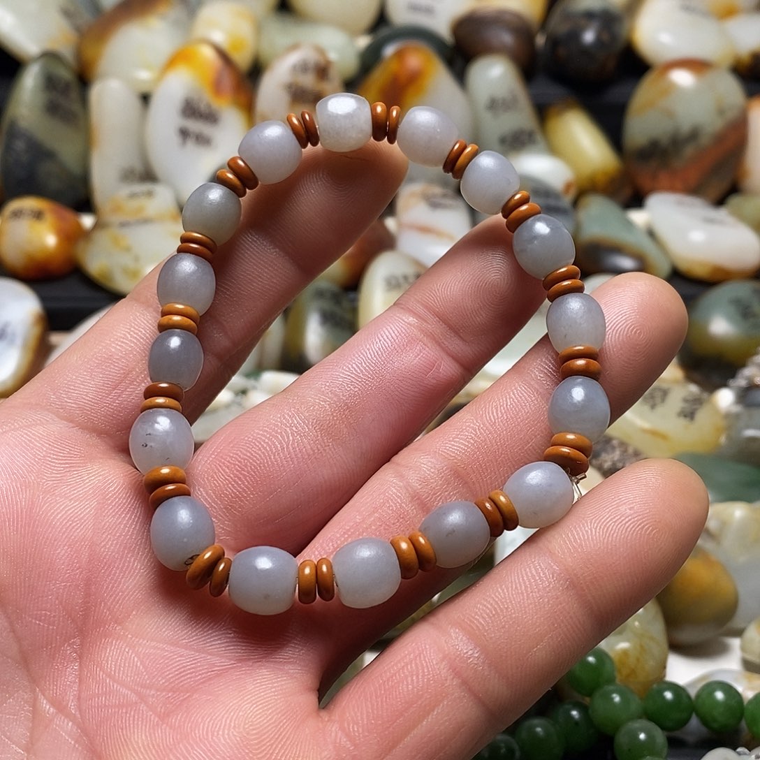 和田玉颈饰未镶嵌手串