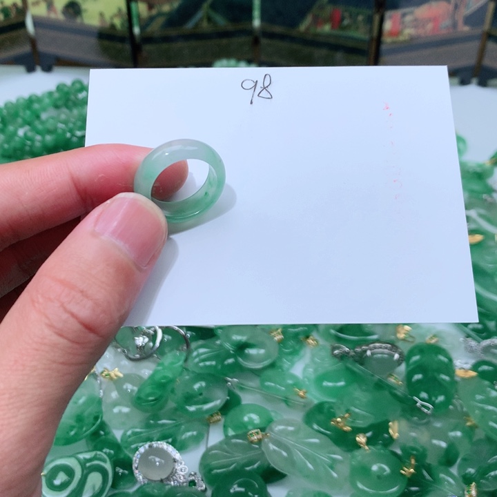 石英质玉颈饰未镶嵌