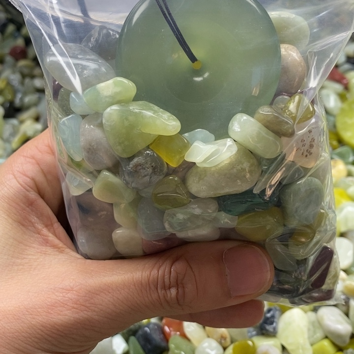蛇纹石玉鱼缸石未镶嵌